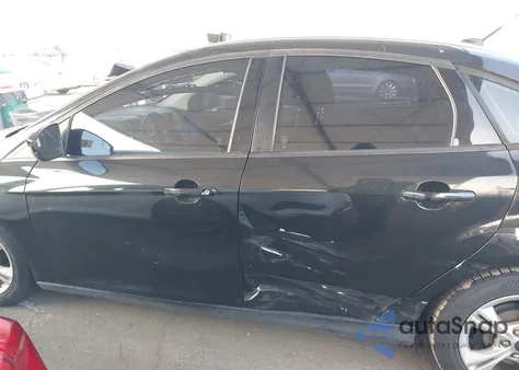 2014 Ford Focus Se z USA, uszkodzony, nr VIN 1FADP3F28EL211045